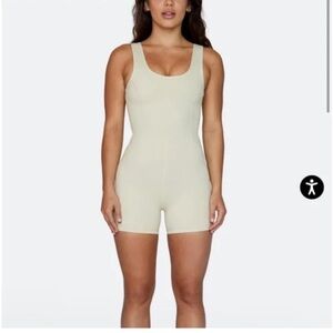 Set Active Shorty Suit in Oat Milk